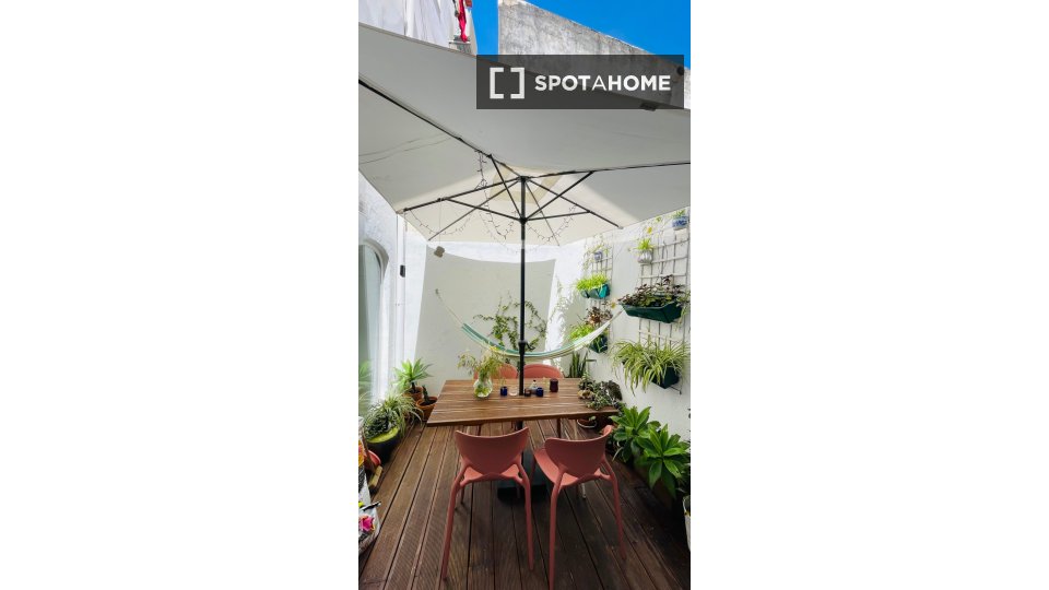 Apartment Lisbon, 2 beds, 72m² — photo 19