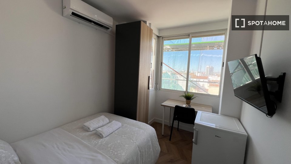 Double room Madrid, 4 beds, 90m² — photo 4