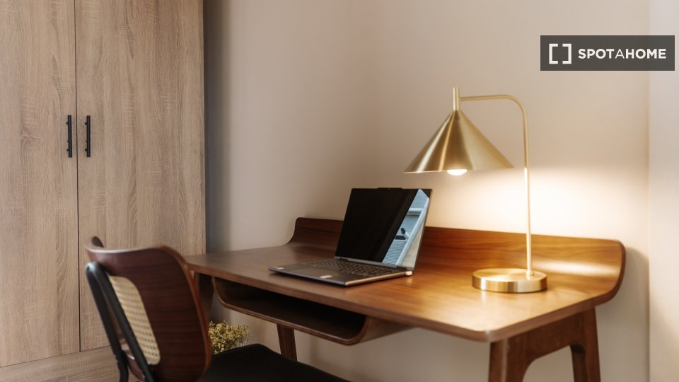 Double room Barcelona, 3 beds, 90m² — photo 10