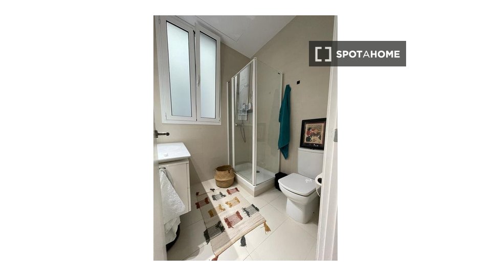 Piso en alquiler de 3 habitaciones en La Nova Esquerra, Barcelona