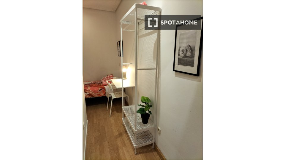 Double room Madrid, 7 beds, 90m² — photo 17