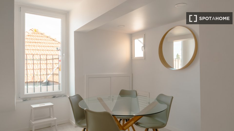 Apartment Lisbon, 2 beds, 71m² — photo 18