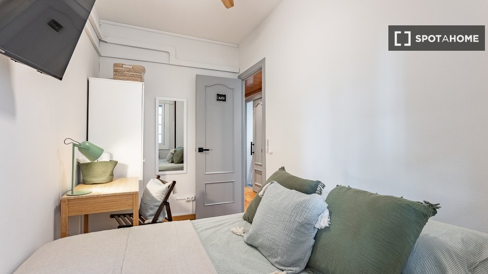 Double room Barcelona, 5 beds, 95m² — photo 11