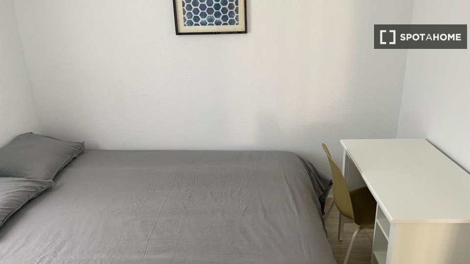 Double room Madrid, 4 beds — photo 15
