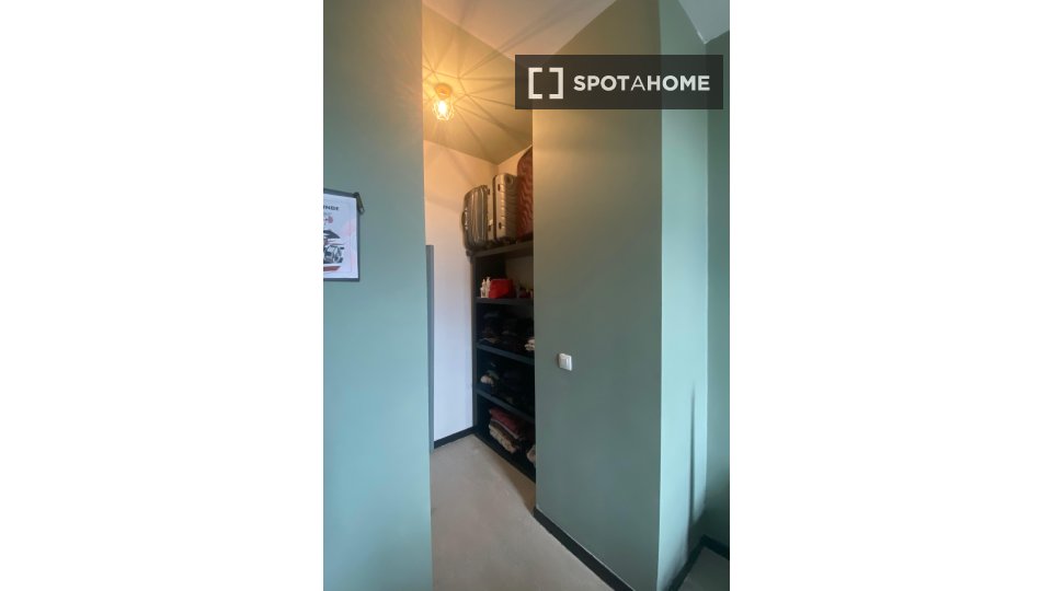 Double room Brussels, 3 beds, 120m² — photo 17