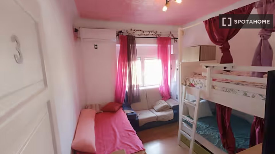 Double room Lisbon, 3 beds, 90m² — photo 82