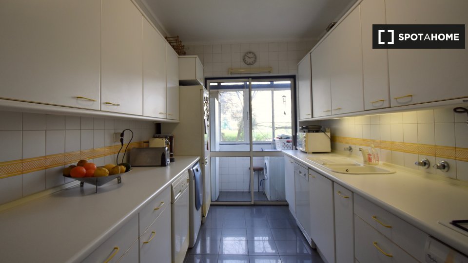Apartment Lisbon, 1 bed, 74m² — photo 4