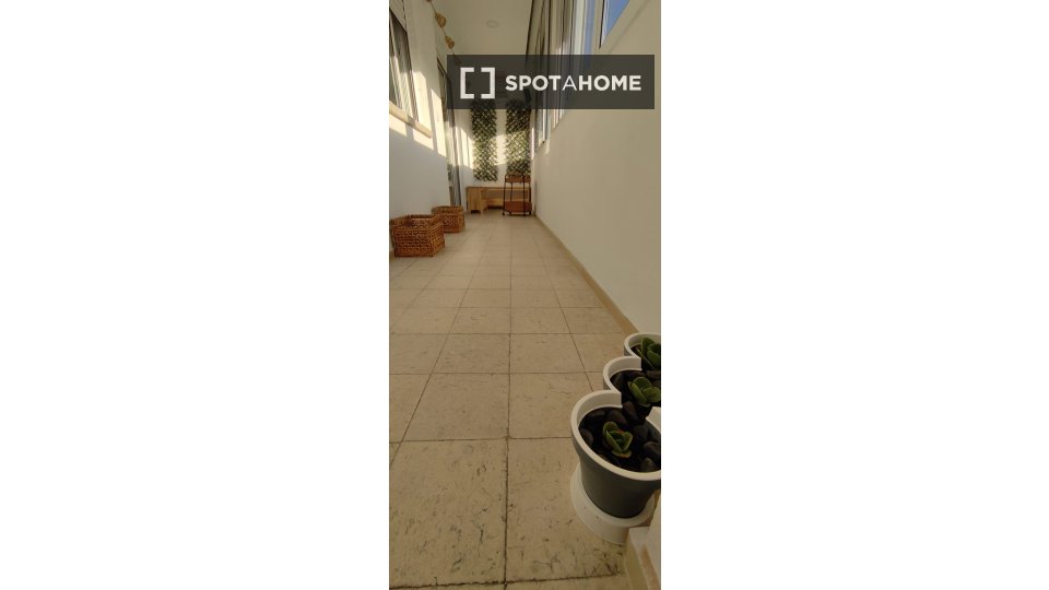 Double room Lisbon, 4 beds, 70m² — photo 12