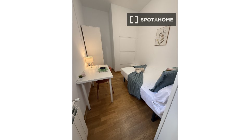 Double room Madrid, 4 beds — photo 5