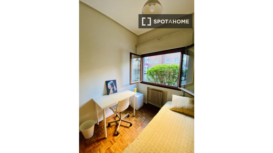 Double room Bilbao, 4 beds, 85m² — photo 2