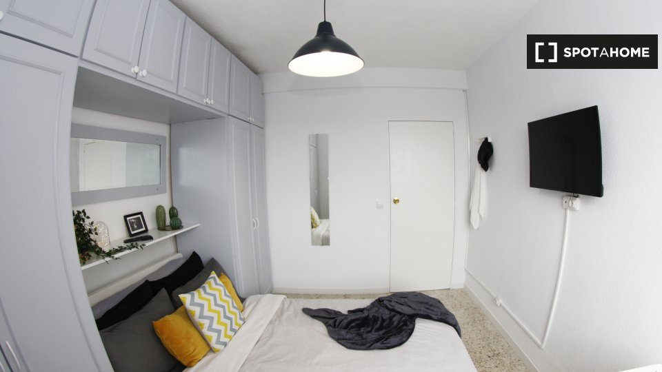Double room Madrid, 5 beds, 100m² — photo 5