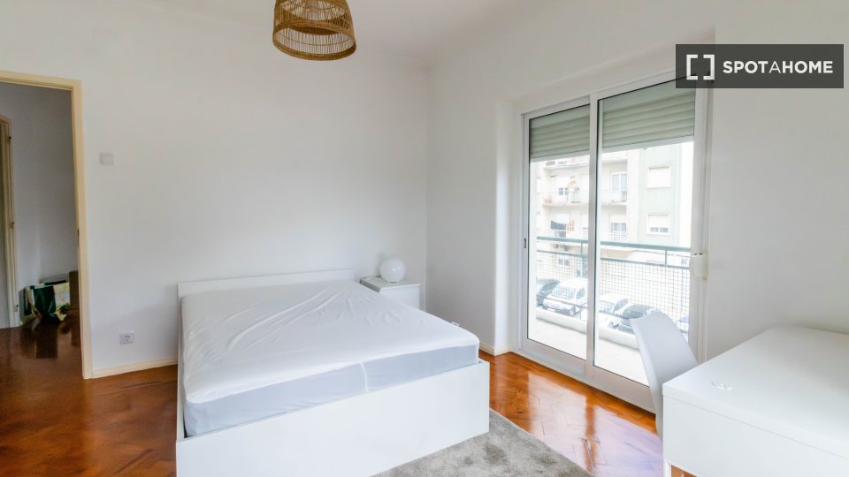 Double room Lisbon, 3 beds, 90m² — photo 33
