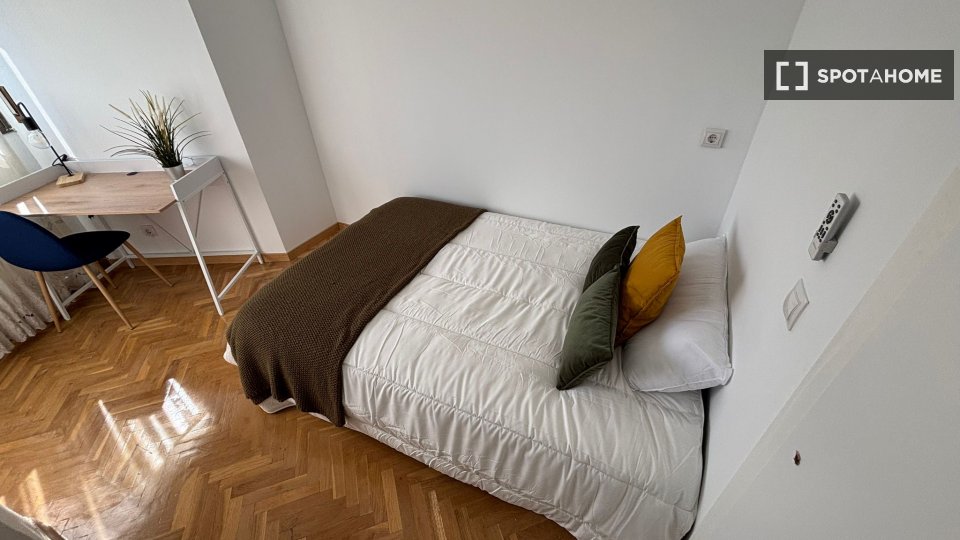 Double room Madrid, 9 beds, 200m² — photo 3