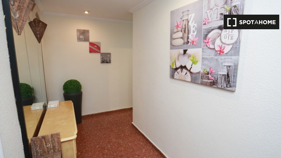 Double room Valencia, 3 beds, 120m² — photo 9