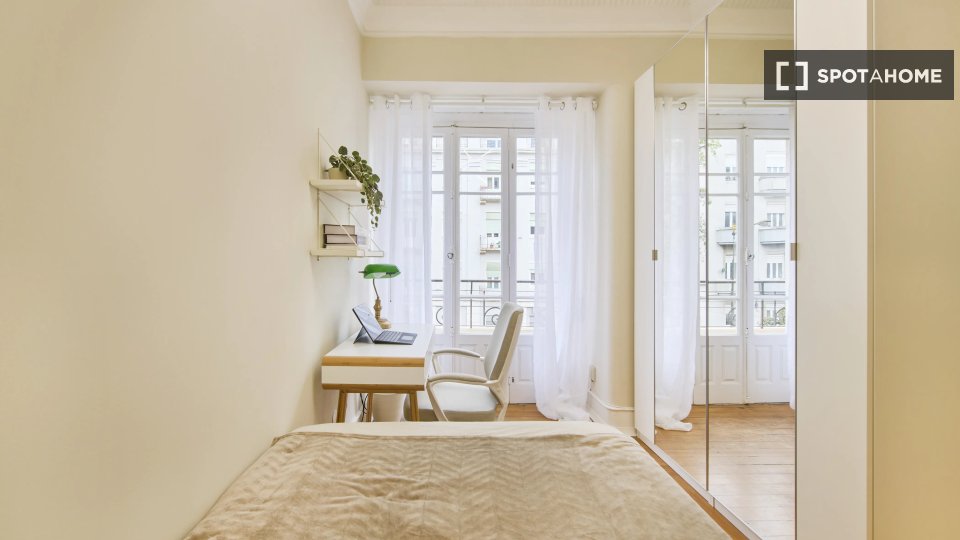 Double room Lisbon, 6 beds — photo 14
