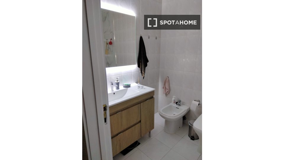 Double room Porto, 3 beds, 90m² — photo 17