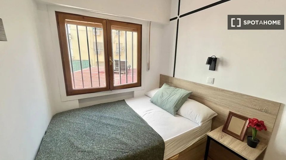 Double room Madrid, 6 beds — photo 11