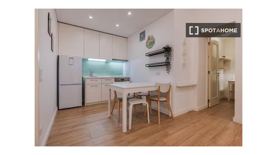 Apartment Lisbon, 2 beds — photo 17