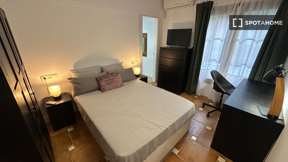 Double room Malaga, 9 beds, 25m² — photo 2