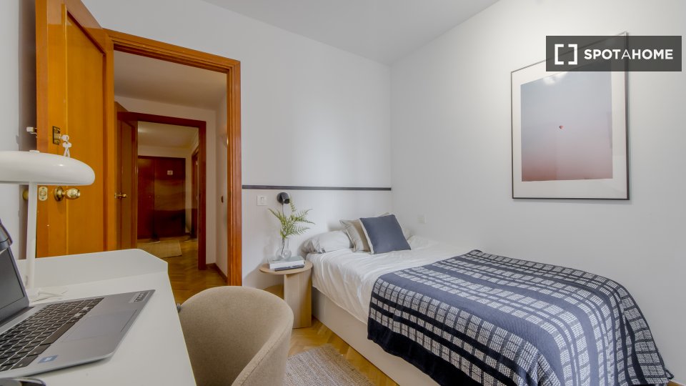 Double room Madrid, 6 beds, 150m² — photo 16