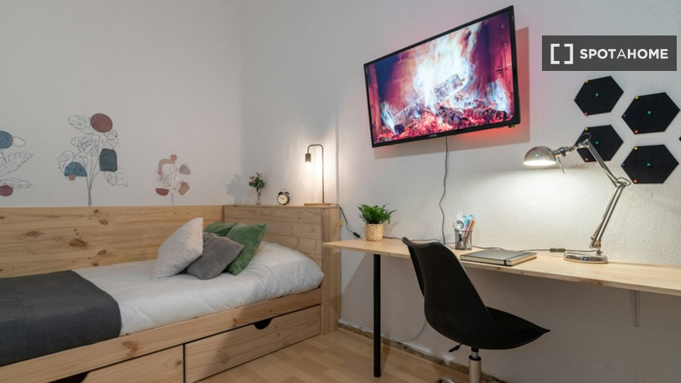 Double room Madrid, 7 beds, 160m² — photo 26