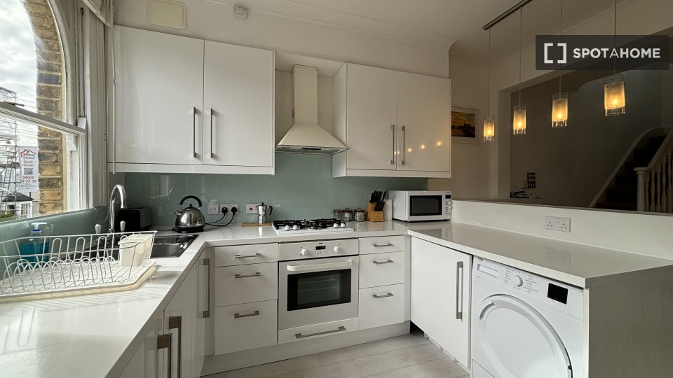 Apartment London, 2 beds — photo 16