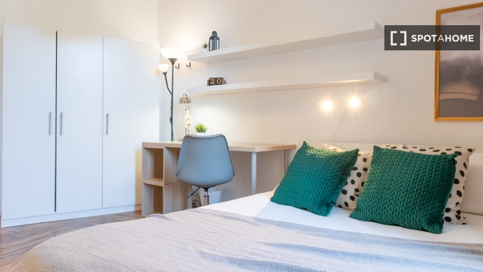 Double room Madrid, 7 beds, 160m² — photo 38