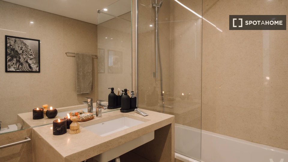 Apartment Lisbon, 1 bed, 57m² — photo 5