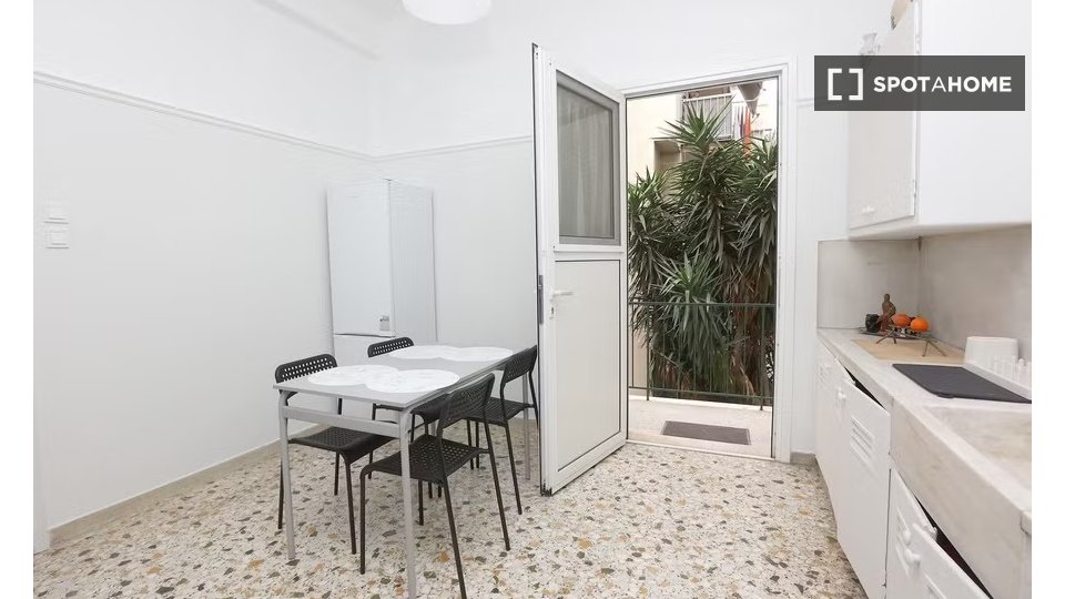 Double room Athens, 8 beds — photo 4