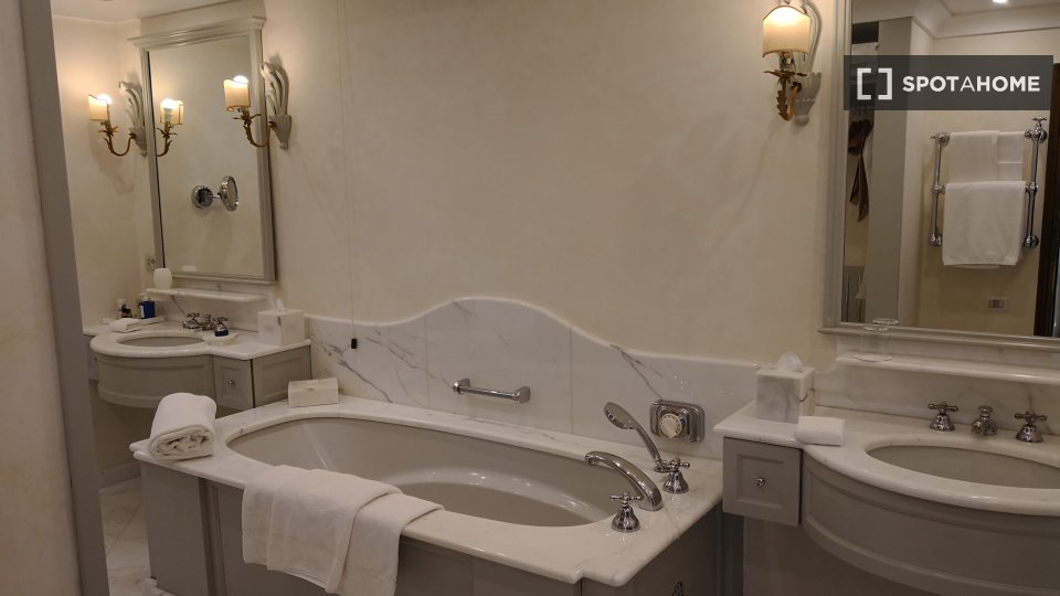 Double room Milan, 2 beds, 70m² — photo 8