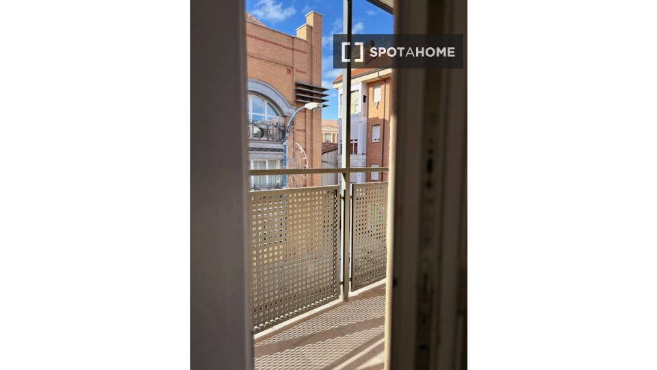 Double room Madrid, 7 beds, 160m² — photo 47