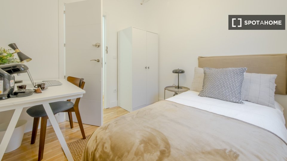 Double room Madrid, 7 beds, 180m² — photo 31