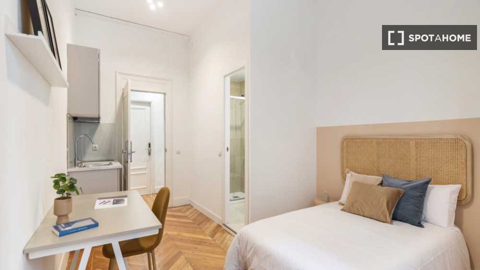 Habitación doble Madrid, 12 habitaciones — foto 15
