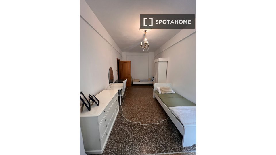 Double room Genoa, 3 beds — photo 27