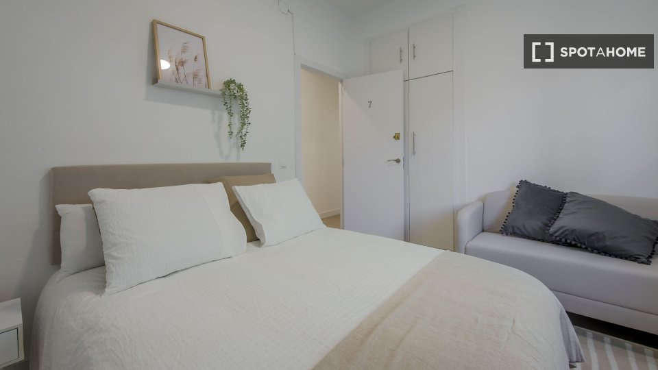 Double room Madrid, 9 beds, 200m² — photo 1