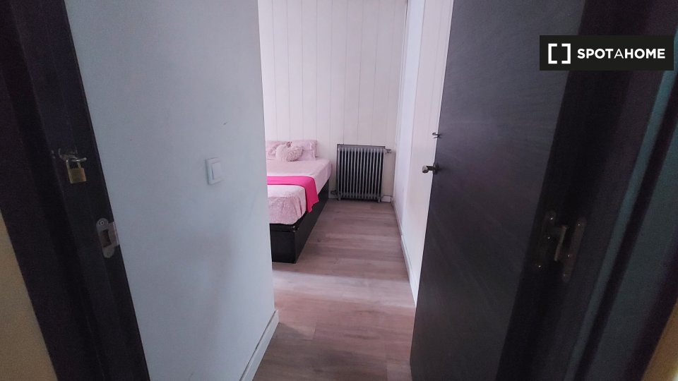 Double room Madrid, 8 beds, 170m² — photo 2