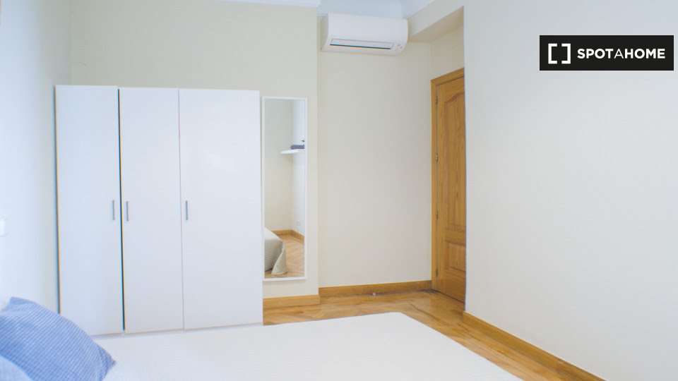 Double room Madrid, 6 beds, 140m² — photo 2