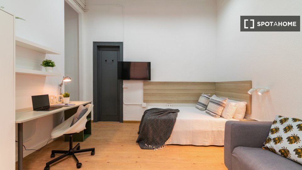 Double room Barcelona, 9 beds, 285m² — photo 7