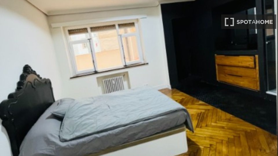 Double room Madrid, 5 beds, 180m² — photo 11