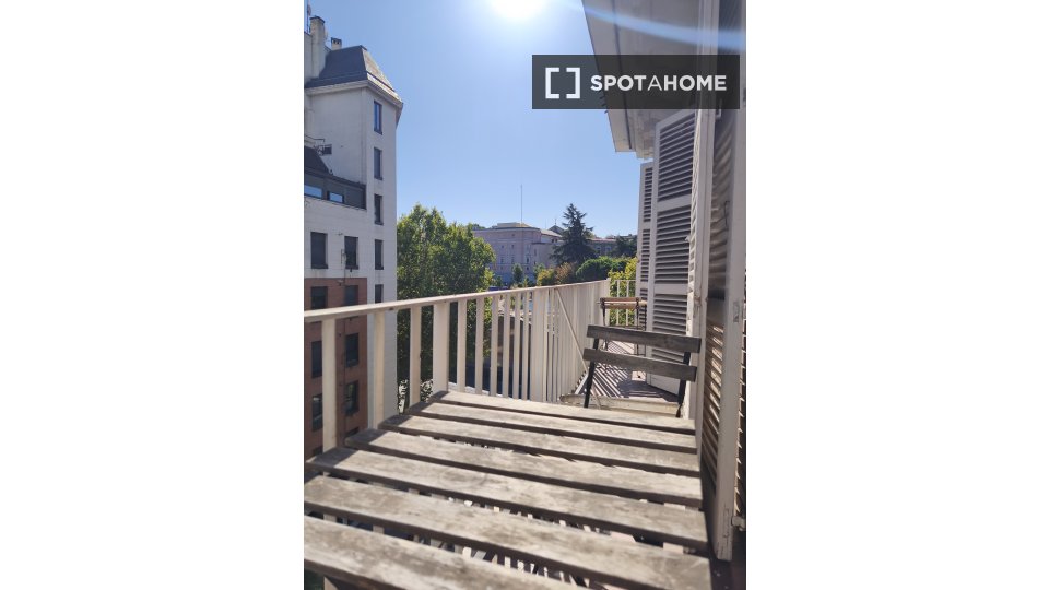 Habitación compartida de 6 habitaciones en Palacio, Madrid