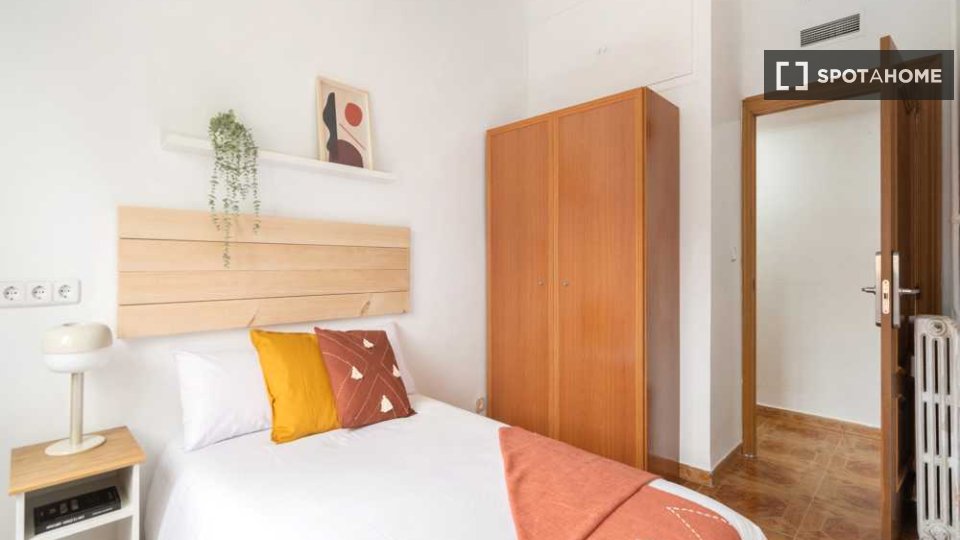 Double room Madrid, 6 beds — photo 11