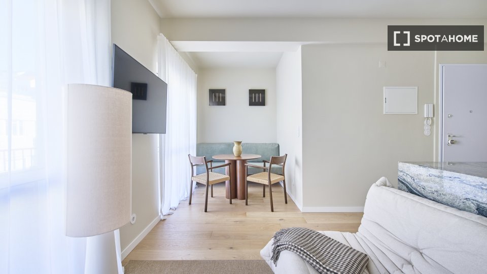 Apartment Lisbon, 1 bed — photo 19