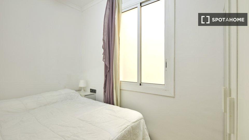Apartment Barcelona, 4 beds, 80m² — photo 32