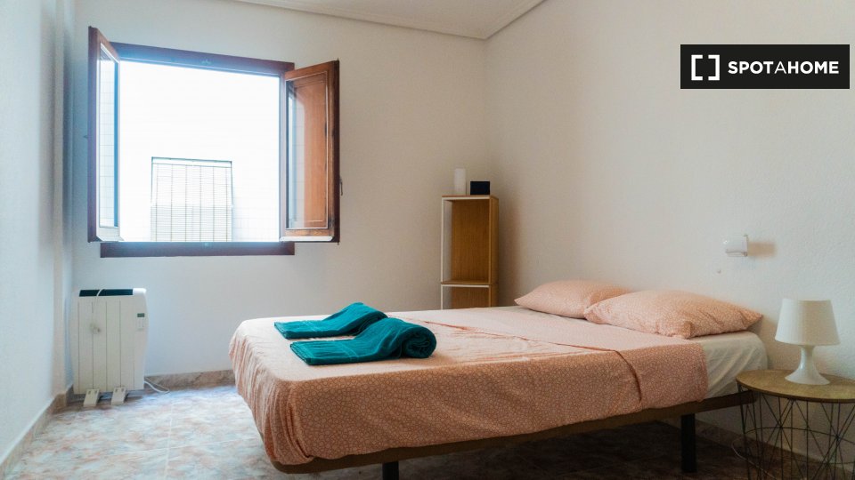 Double room Valencia, 7 beds, 200m² — photo 2