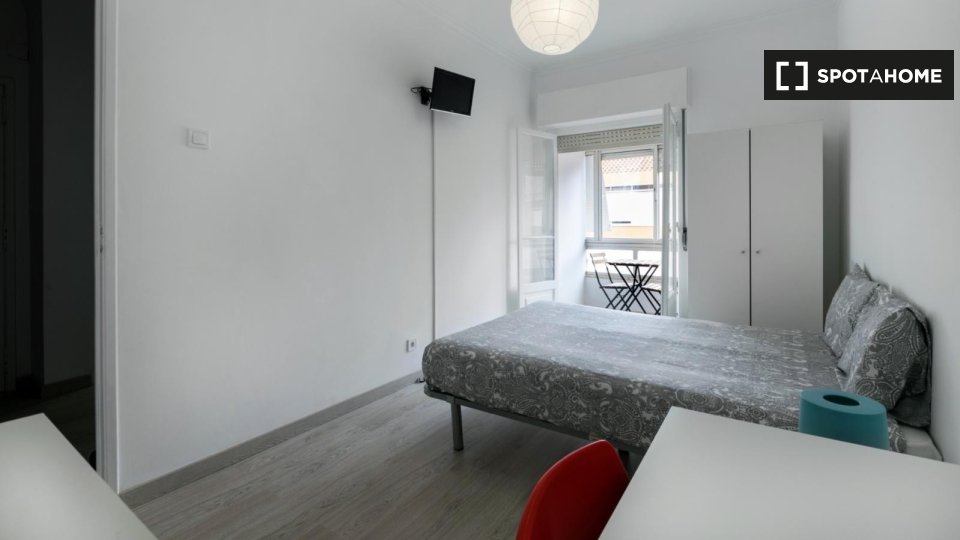 Double room Lisbon, 9 beds — photo 18