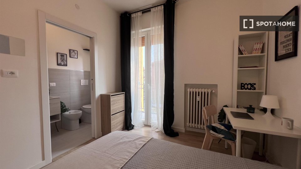 Double room Bologna, 3 beds — photo 15