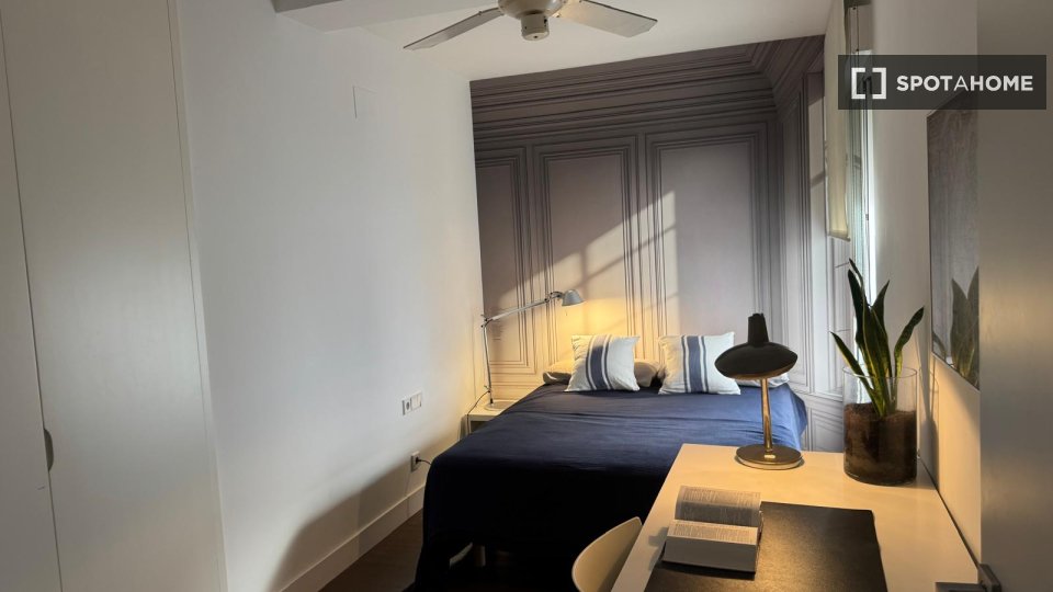 Double room Valencia, 3 beds, 140m² — photo 66