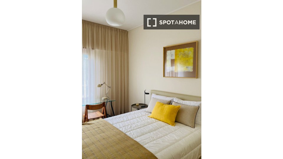 Double room Lisbon, 3 beds — photo 11