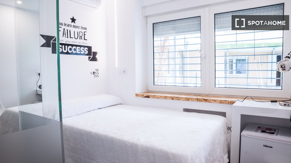 Double room Madrid, 6 beds — photo 16