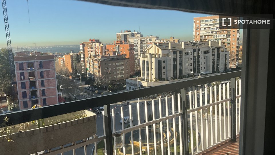 Double room Madrid, 5 beds, 130m² — photo 1